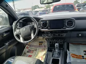 Toyota Tacoma Limited 2022 Silver