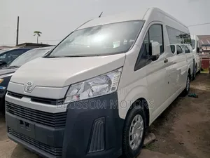 Toyota Grand HiAce 2021 White