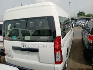 Toyota Grand HiAce 2021 White