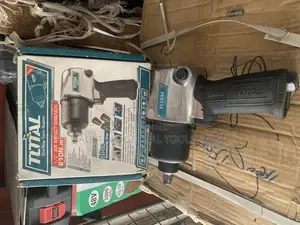 Total 1/2 Air Impact Wrench