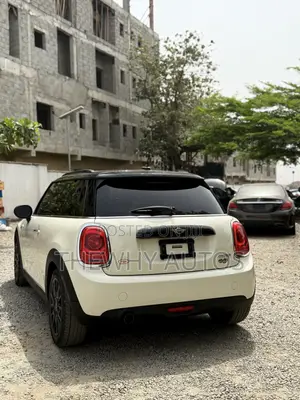Mini Cooper 2017 Yellow