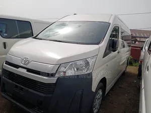 Toyota Grand HiAce 2022 White
