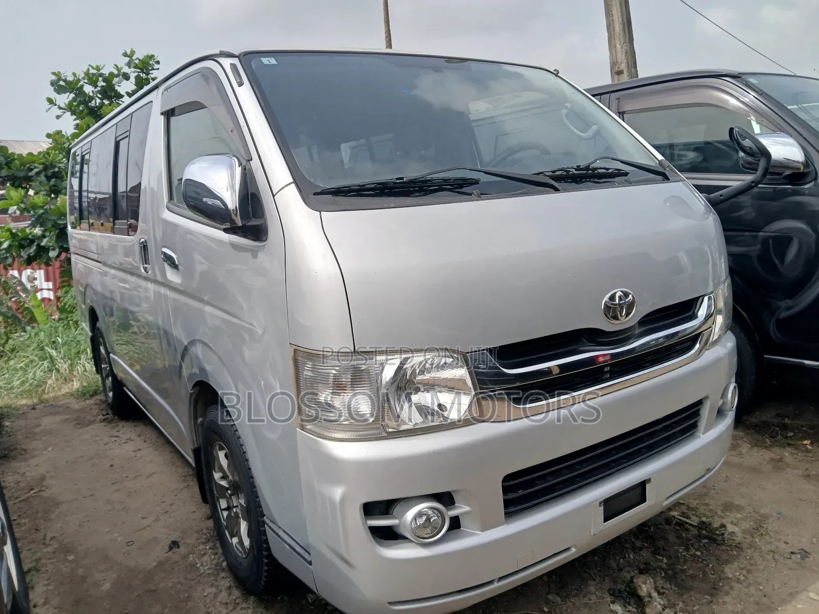 Toyota HiAce 2010 Silver