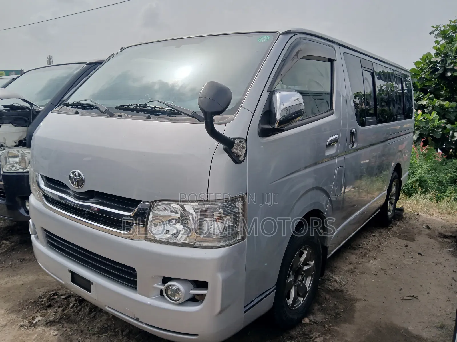 Toyota HiAce 2010 Silver