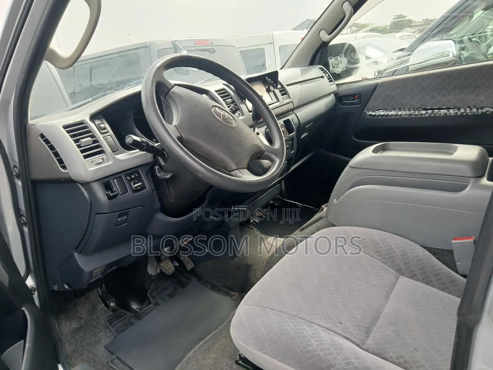 Toyota HiAce 2010 Silver