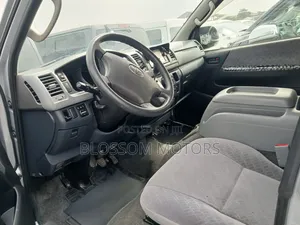 Toyota HiAce 2010 Silver