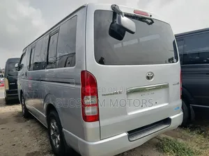 Toyota HiAce 2010 Silver