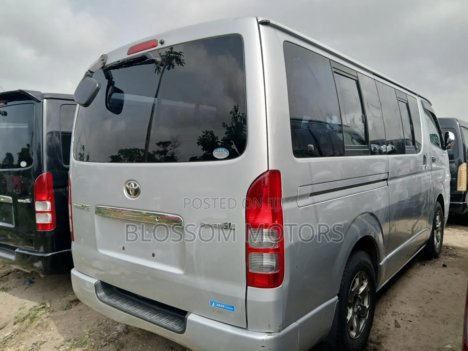 Toyota HiAce 2010 Silver