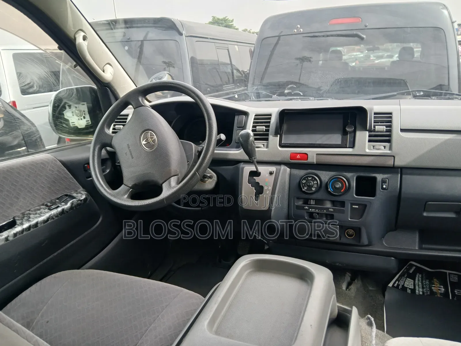 Toyota HiAce 2010 Silver