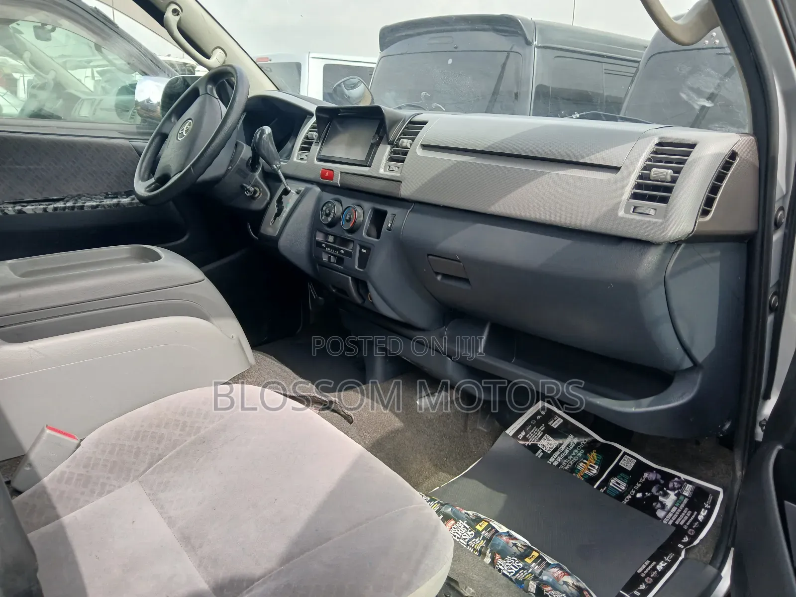 Toyota HiAce 2010 Silver