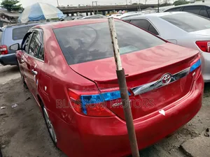 Toyota Camry SE 4dr Sedan (2.5L 4cyl 6A) 2013 Red
