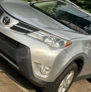 Toyota RAV4 XLE AWD (2.5L 4cyl 6A) 2016 Silver