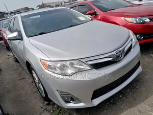 Toyota Camry XLE 4dr Sedan (2.5L 4cyl 6A) 2013 Silver