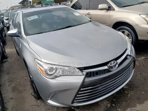Toyota Camry XLE 4dr Sedan (3.5L 6cyl 6A) 2017 Silver