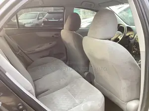 Toyota Corolla LE 4dr Sedan (1.8L 4cyl 4A) 2010 Gray
