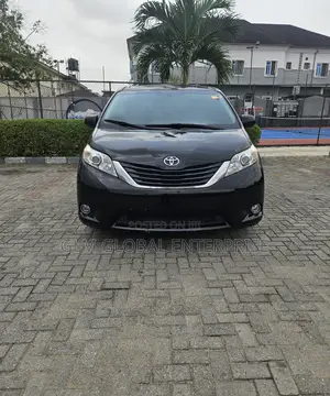 Toyota Sienna LE 7-Passenger Mobility 4dr Minivan (3.5L 6cyl 6A) 2015