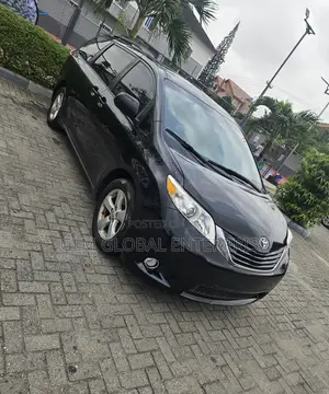 Toyota Sienna LE 7-Passenger Mobility 4dr Minivan (3.5L 6cyl 6A) 2015