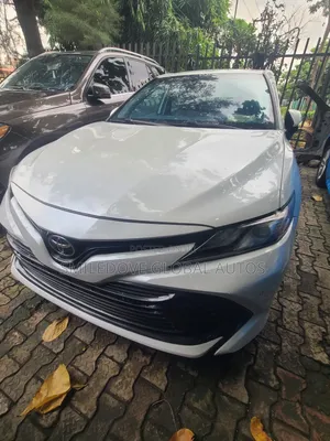 Toyota Camry 2018 White