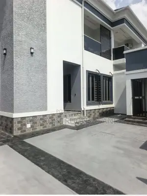 3bdrm Block of Flats in Kolapoe Ishola Gra, for rent