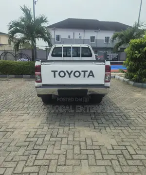 Toyota Hilux 2014 White