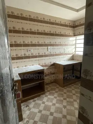 3bdrm Block of Flats in Okebadan Estate, Off for rent