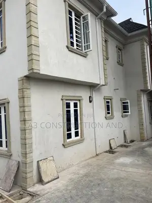 3bdrm Block of Flats in Okebadan Estate, Off for rent