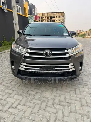 Toyota Highlander XLE 4x4 V6 (3.5L 6cyl 8A) 2018 Gray