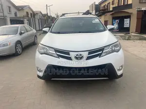 Toyota RAV4 Limited 4dr SUV AWD (2.5L 4cyl 6A) 2015 White