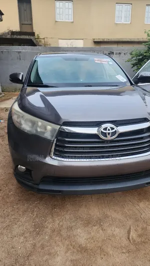 Toyota Highlander LE 4dr SUV (2.7L 4cyl 6A) 2015 Gray