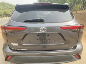 Toyota Highlander XLE 2021 Gray