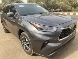 Toyota Highlander XLE 2021 Gray