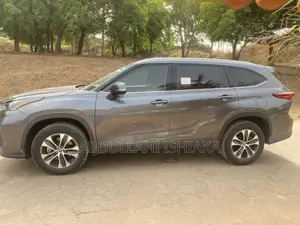 Toyota Highlander XLE 2021 Gray