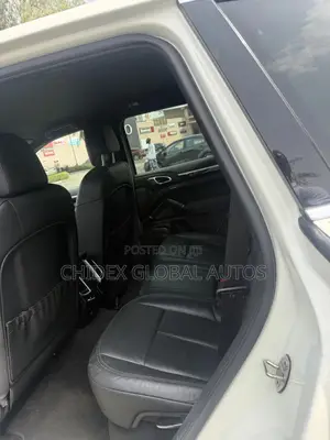 Porsche Cayenne Tiptronic 2012 White