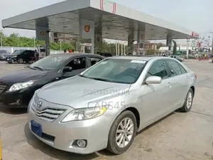 Toyota Camry 2010 Silver