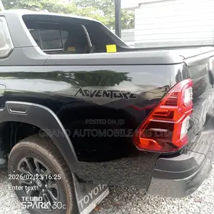 New Toyota Hilux 2025 Black