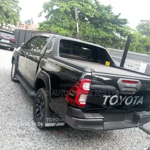 New Toyota Hilux 2025 Black