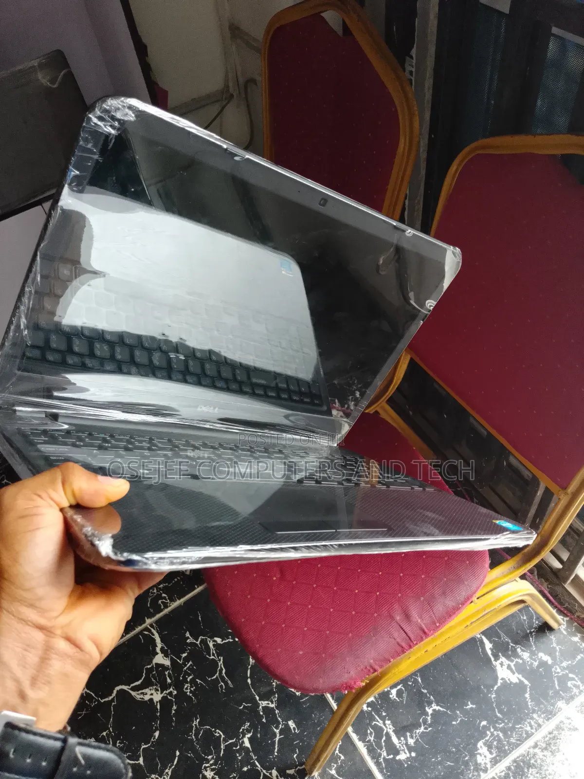 Laptop Dell 4GB HDD+SSD 500GB