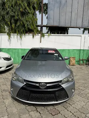 Toyota Camry SE 4dr Sedan (2.5L 4cyl 6A) 2015 Silver