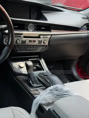 Lexus ES 2016 Red
