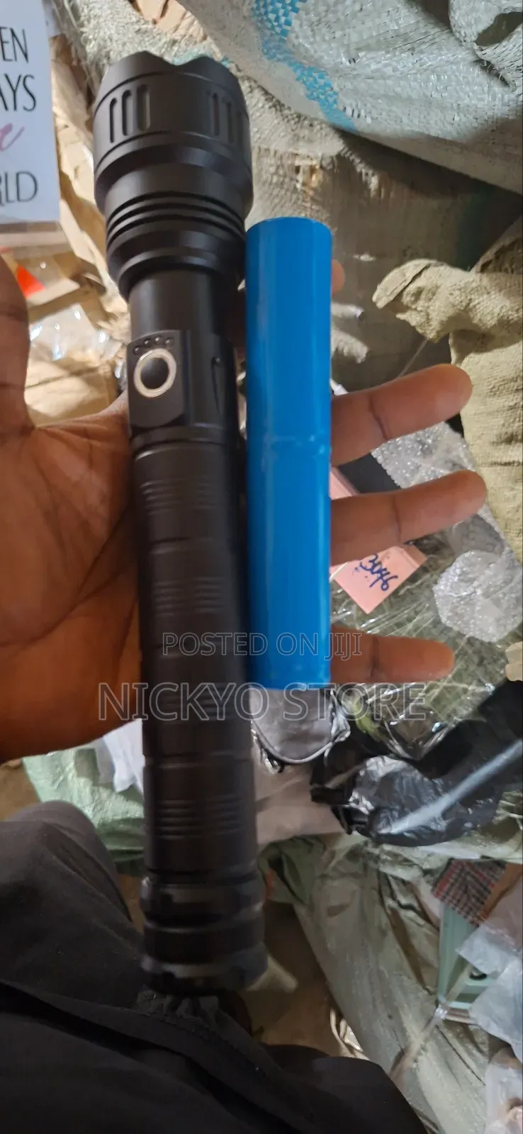Heavy-duty Rechargeable Tactical Flashlight