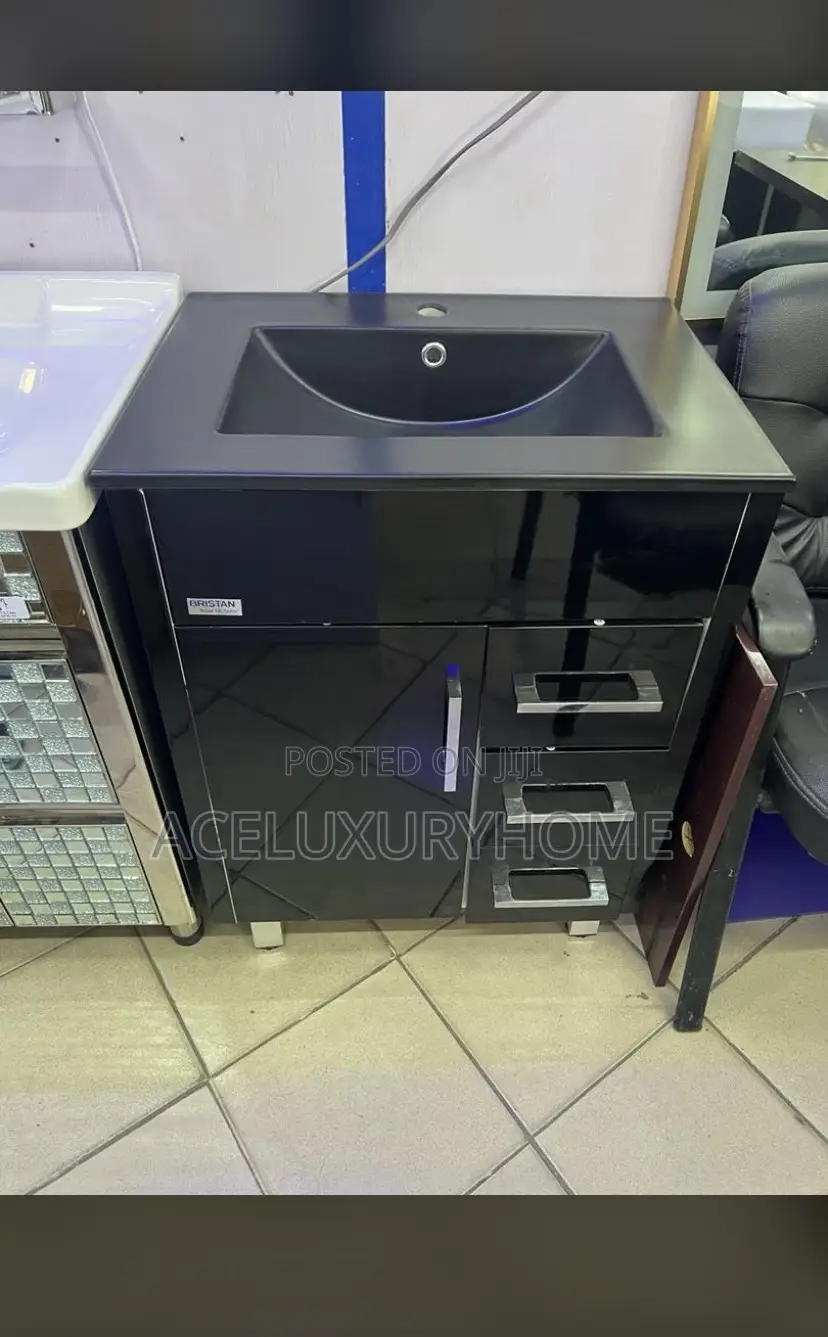 Cabinet Mat Black