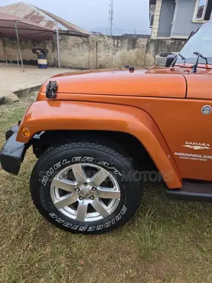 Jeep Wrangler Sahara 2011 Orange