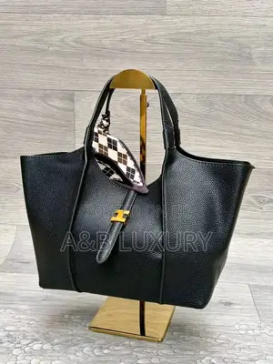 Grained Leather T Timeless Shopping Bag