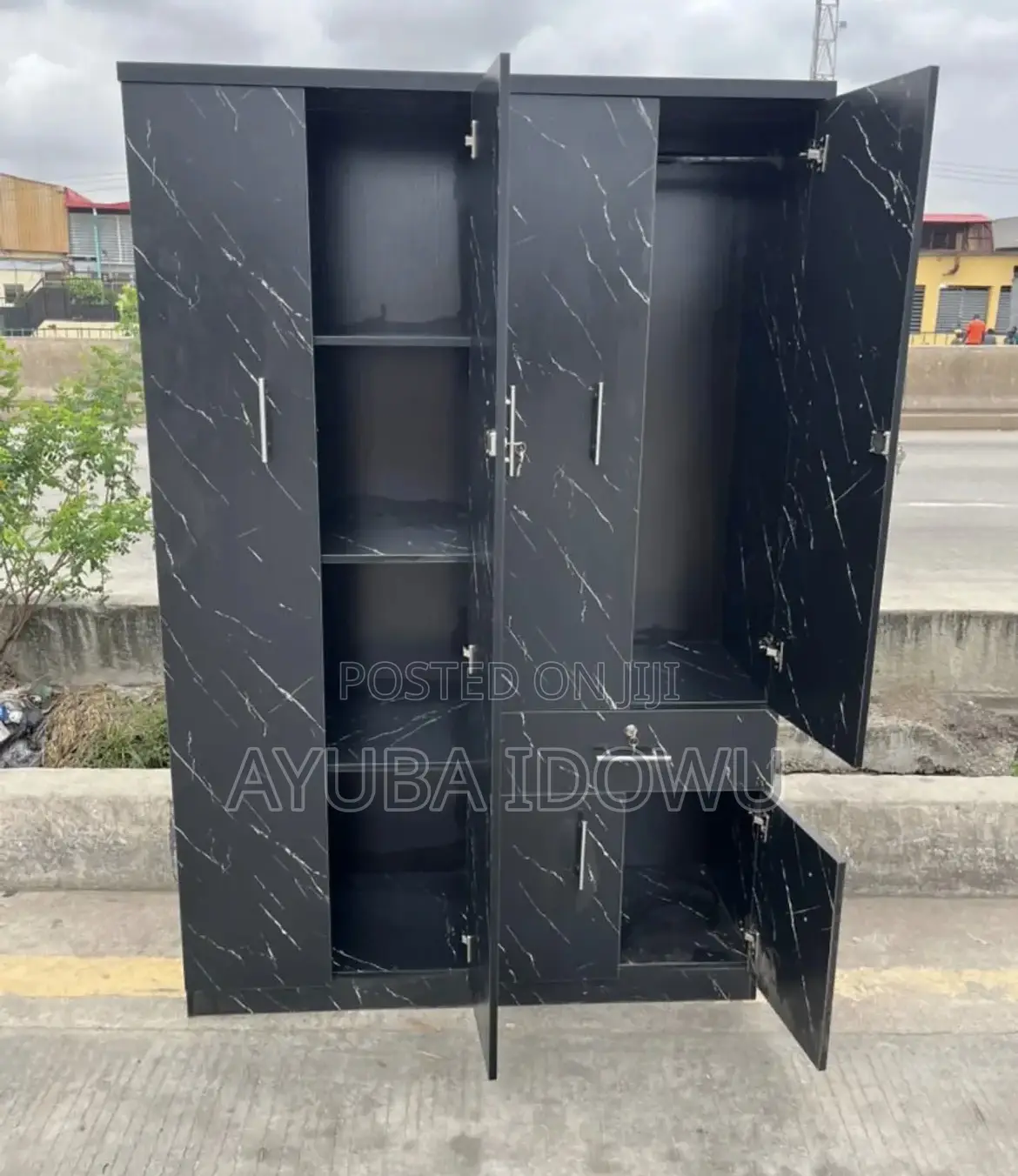 Luxurious 4ft by 6ft Wardrobe