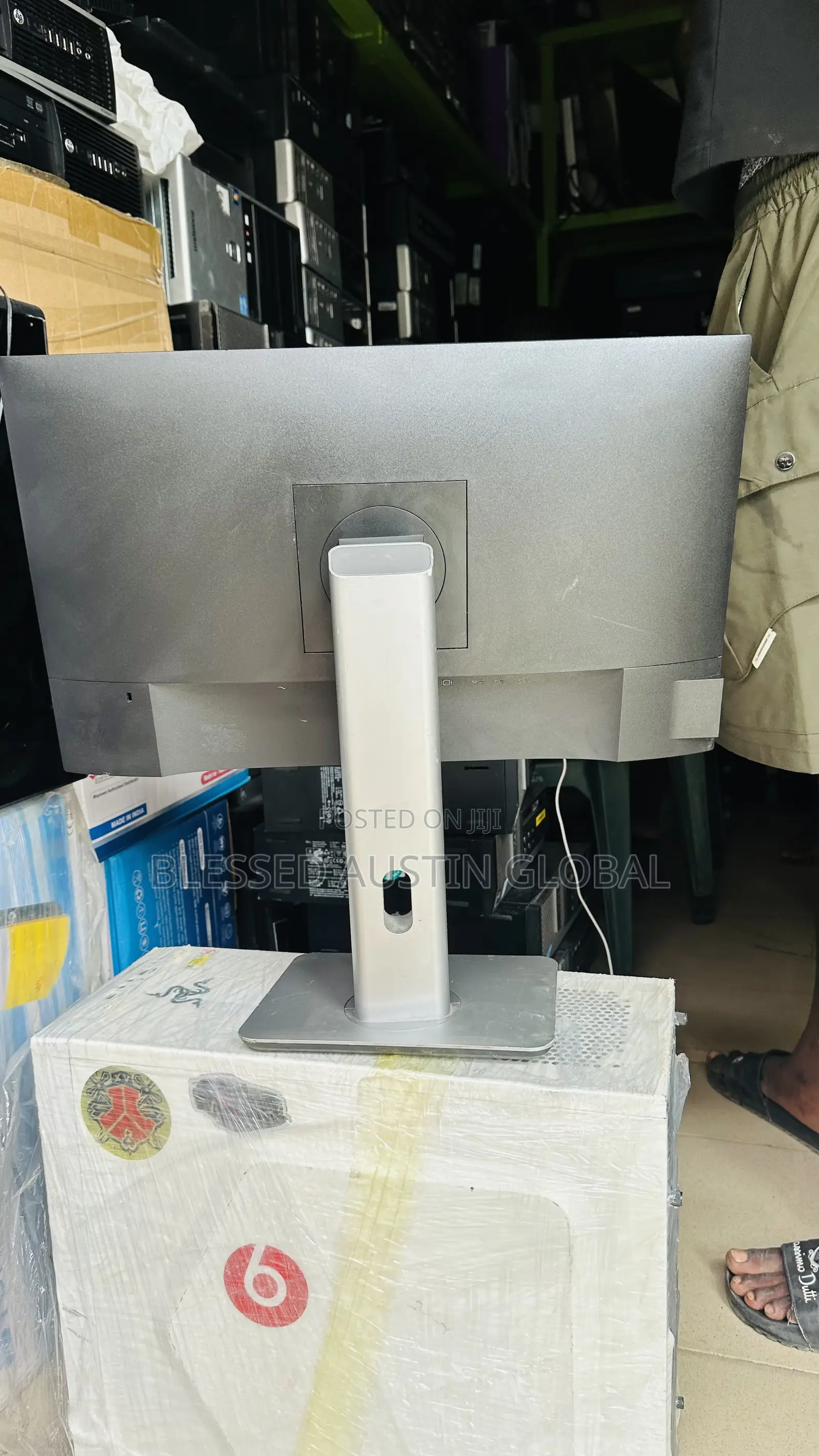 23/24 Inches Dell Frameless Monitor