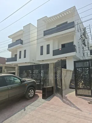 5bdrm Duplex in Apple Junction for sale