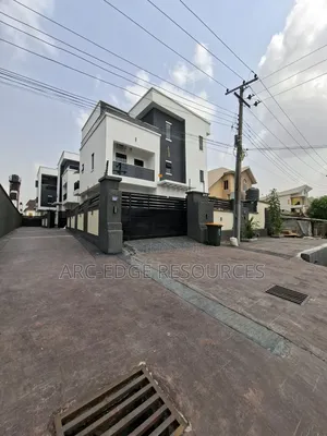 5bdrm Duplex in Apple Junction for sale
