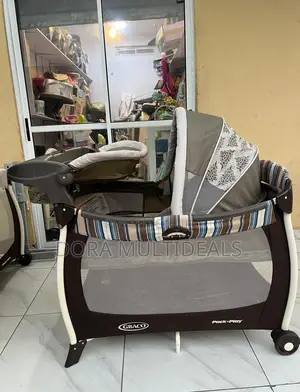 Graco Baby Cot With Foldable Dresser and Free Mosquito Net
