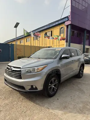 Toyota Highlander XLE V6 4x2 (3.5L 6cyl 6A) 2016 Silver