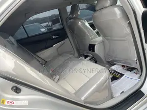 Toyota Camry XLE 4dr Sedan (2.5L 4cyl 6A) 2013 Silver